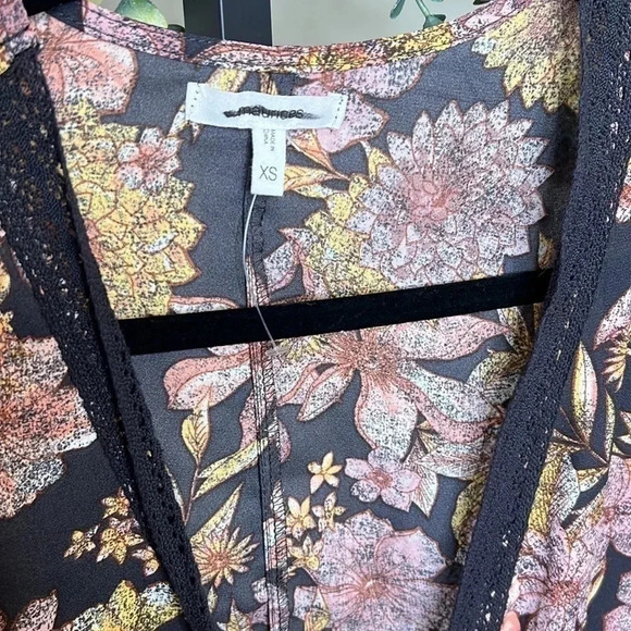 MAURICE’S Crochet Black Floral Kimono Cardigan - Picture 4 of 7